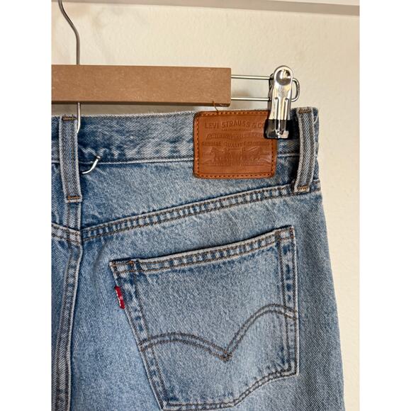 Levi's Premium Denim Wedgie Jeans Button-Fly Size 28 Light Wash Fray Hem - Picture 4 of 9